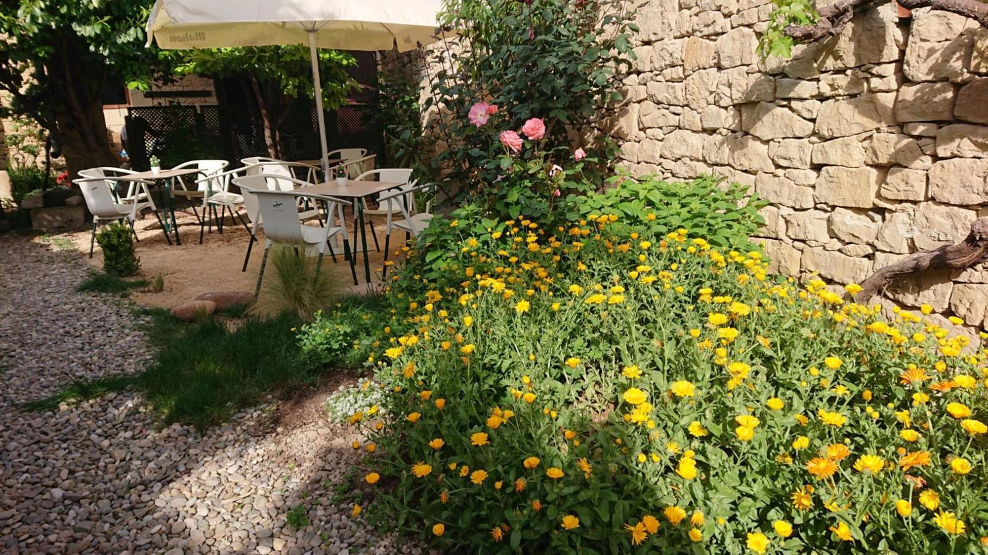 Albergue Sansol - El Oasis Del Camino Frances - Exclusivo Para Peregrinos Exterior foto